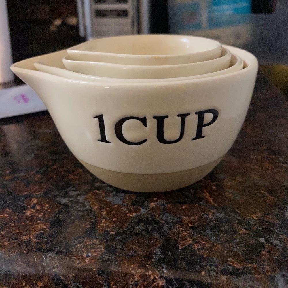 Ceramic measuring cups